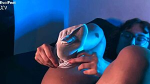 Resist my dirty nylons' sweaty foot smell?