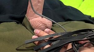 oye, tu dueña te hace sufrir con patadas en las bolas y squirt en tu cara...