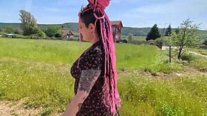 ME FOLLO A UNA DESCONOCIDA EN EL CAMPO CON MONSTER COCK TATTOOED TITS BOUNCING!