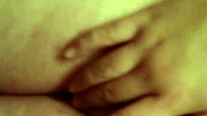 yo amanda that hairy fat pussy looks so juicy when you rub it hard