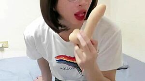 tingxuan shemale black stockings barefoot cum blowjob?