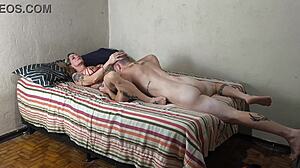 Novinho fodendo gostoso com pauzão na buceta molhada