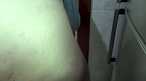 hermanastra culona fingers pussy squirts toys kitchen orgasm