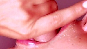 japanese babe you're gonna cum on her face!