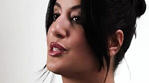 busty sarah arabic spills it all 😍🍑