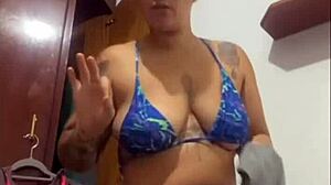 i'm soaking wet and dying to flash my exhibitionist pussy right now