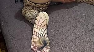 latina bombshell rams her juicy ass homemade webcam style