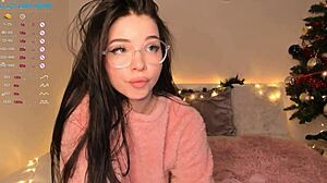Liza's Petite Big Tits Tease Live on W0wgirls Webcam Chat