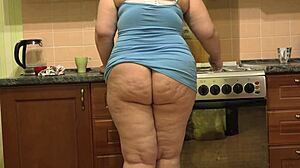 Chubby Housewife Fucks Herself with Dildo on Big Ass