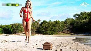 california blonde soaks pussy with horny lust