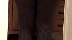 i can't stop staring at wife's leggings ass jiggle