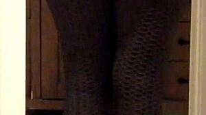 i can't stop staring at wife's leggings ass jiggle