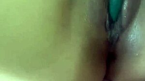 me cojo a esta petite con dos vaginas 🔥💦 muscular babe squirts doble!