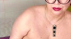 Sexy Chubby Stepmom Masturbates Like Hot Mature Bitch