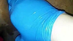 Amateur girl pegs guy hard with huge toys fisting