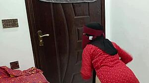 desi pakistani housewife shakes her nude curves wildly!