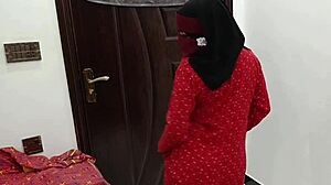 desi pakistani housewife shakes her nude curves wildly!