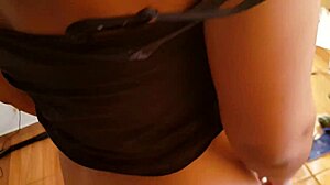 hermanastra colombiana ruega follada sin condon gemidos