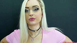 kelsey starlette rides dildo deep before pussy pounding