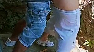 feliz año primos! cachondos follando detrás de casa abandonada ��