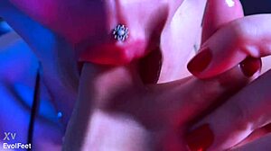 i need a foot sucker to worship my toes right now