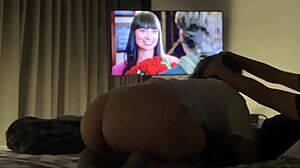 esta navidad mi hermanastra y yo nos quedamos en casa para follar rico?