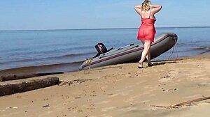 i spot this juicy ass milf beach teasing