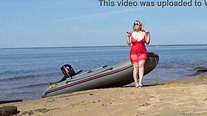 i spot this juicy ass milf beach teasing