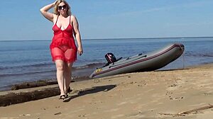 i spot this juicy ass milf beach teasing