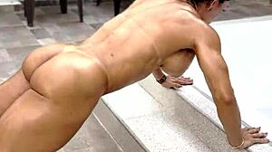 muscular milf... showin off her body outdoors nude durin workout 😩