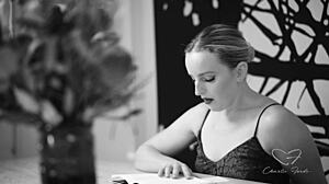 Damn Amber Moores' Book Has Charlie Forde Fingering Her Cunt Wild!