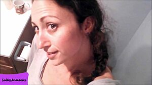 cum watch me shave my milf pussy in the toilet? 😏🚽