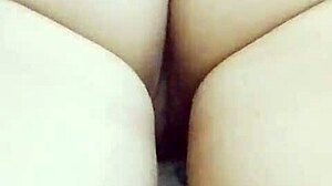 Princesinha branquinha spreads wide on the bed for Indian pounding