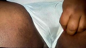 crente safada gozando na calcinha transparente gostoso