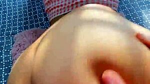 la puta de mi vecina me da sus nalgas cada vez q su marido sale...