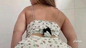 wanna shake this latina big ass in jeans?