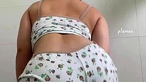 wanna shake this latina big ass in jeans?