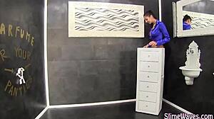 Masturbating slut begs for messy bukkake facial cumshots!