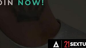 SASHA ROSE'S TOES TEASE THOMAS TO FOOTJOB CUM EXPLOSION!