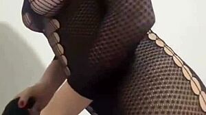That Brazilian maid's dress was too sexy, couldn't hold back on her ass