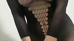 That Brazilian maid's dress was too sexy, couldn't hold back on her ass