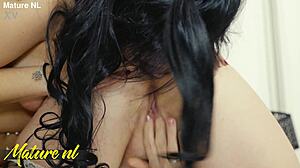 wanna see hot 26yo maria wars smother mature milf gasha's face with her shaved pussy?