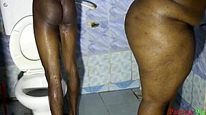 i fuck my bbw desi aunty in bathroom during bath