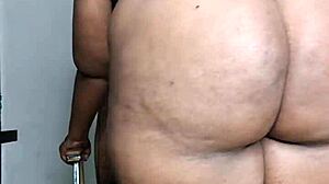 Ebonymilf Mara Exotic Spreads Cellulite Thighs Masturbating