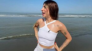 follo a un fan en playa me llena de leche pa preñarme 😏🌊