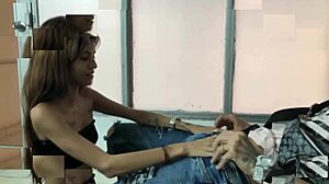 compartiendo cama con hermanastra lleva a sexo improvisado y sucio