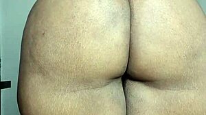 Ebonymilf Mara Exotic Spreads Cellulite Thighs Masturbating