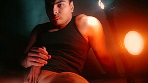 hey bodybuilder, watch leve luz cum slowmotion on your monster cock?