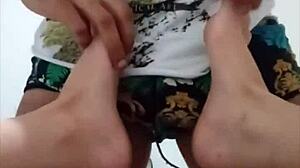 meu amigo pediu footjob e nao resisti pauzao dele vinny burgos