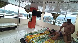 en el hotel con la esposa de mi jefe... compartimos cama y le di toda mi leche adentro fullonxred